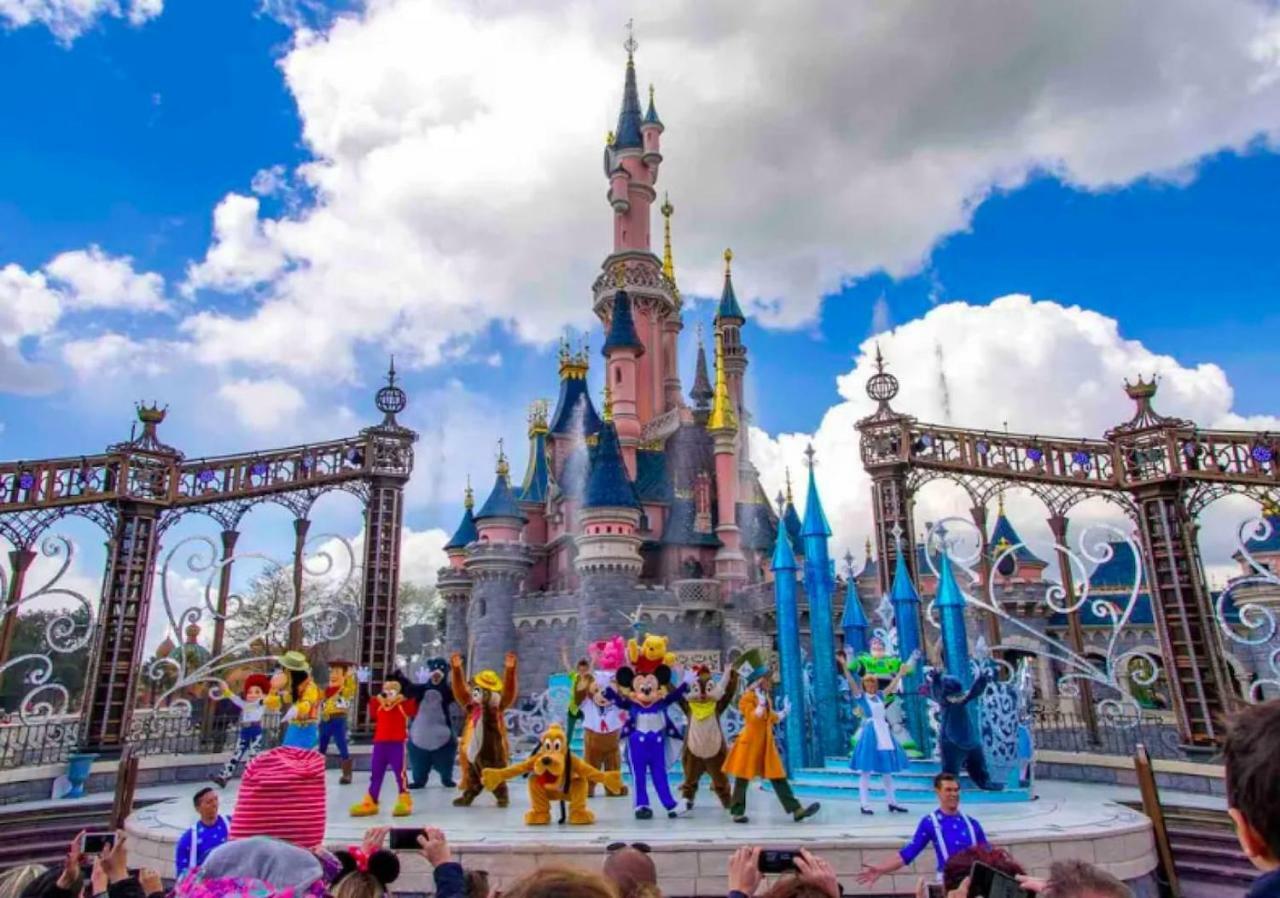 Creative Suite Disneyland Paris Серрі Екстер'єр фото